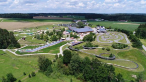 Baumhäuser im Erlebnispark Voglsam